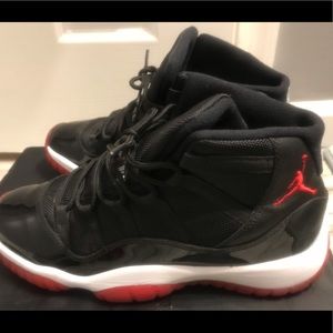 Air Jordan Retro 11 tennis shoes (2012)